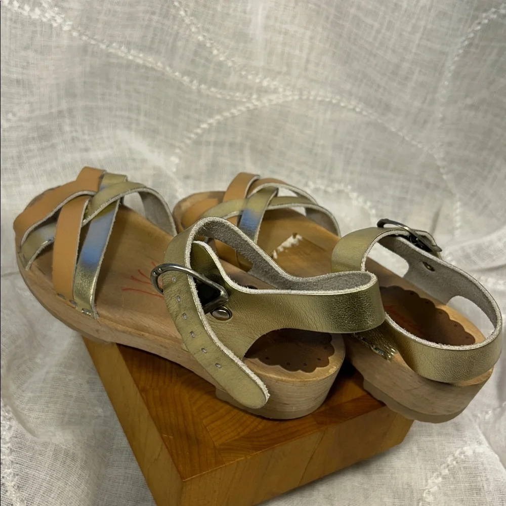 Hanna Andersson leather sandal clog